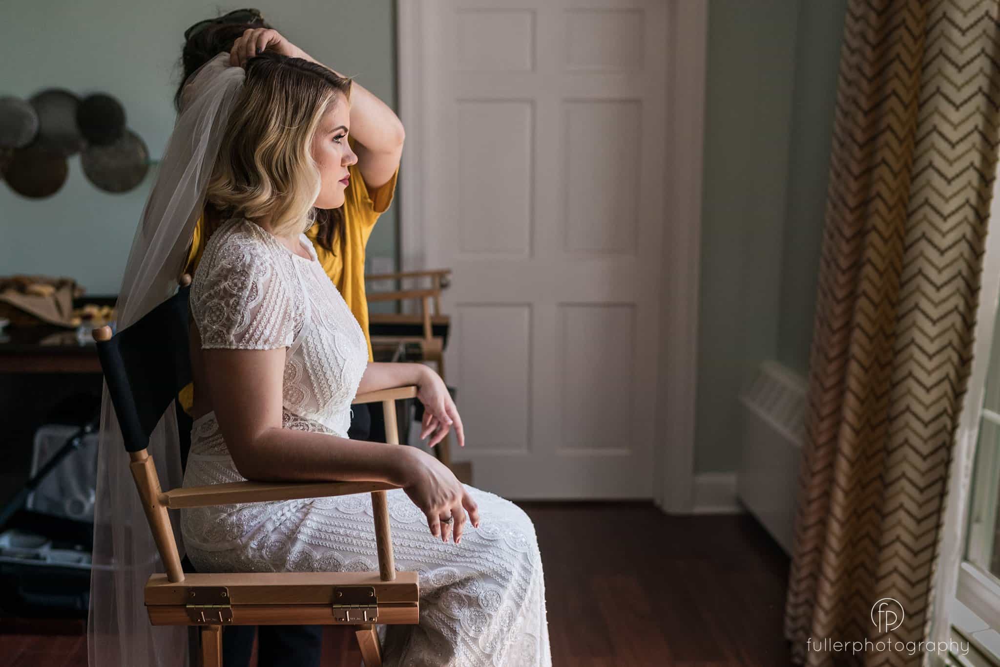 bride in the Penn Oaks bridal suite getting her veil put on